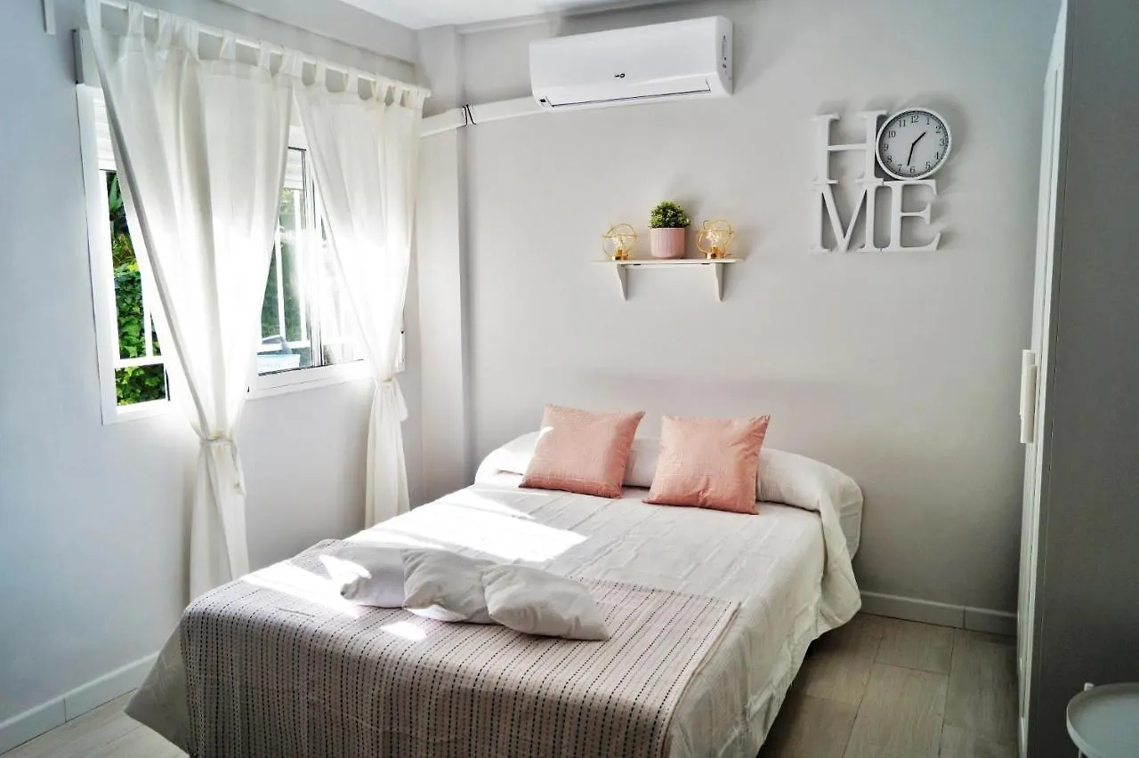 Отель La Dorada. Estudio 6 Min Playa. Wifi. Piscina. Торремолинос