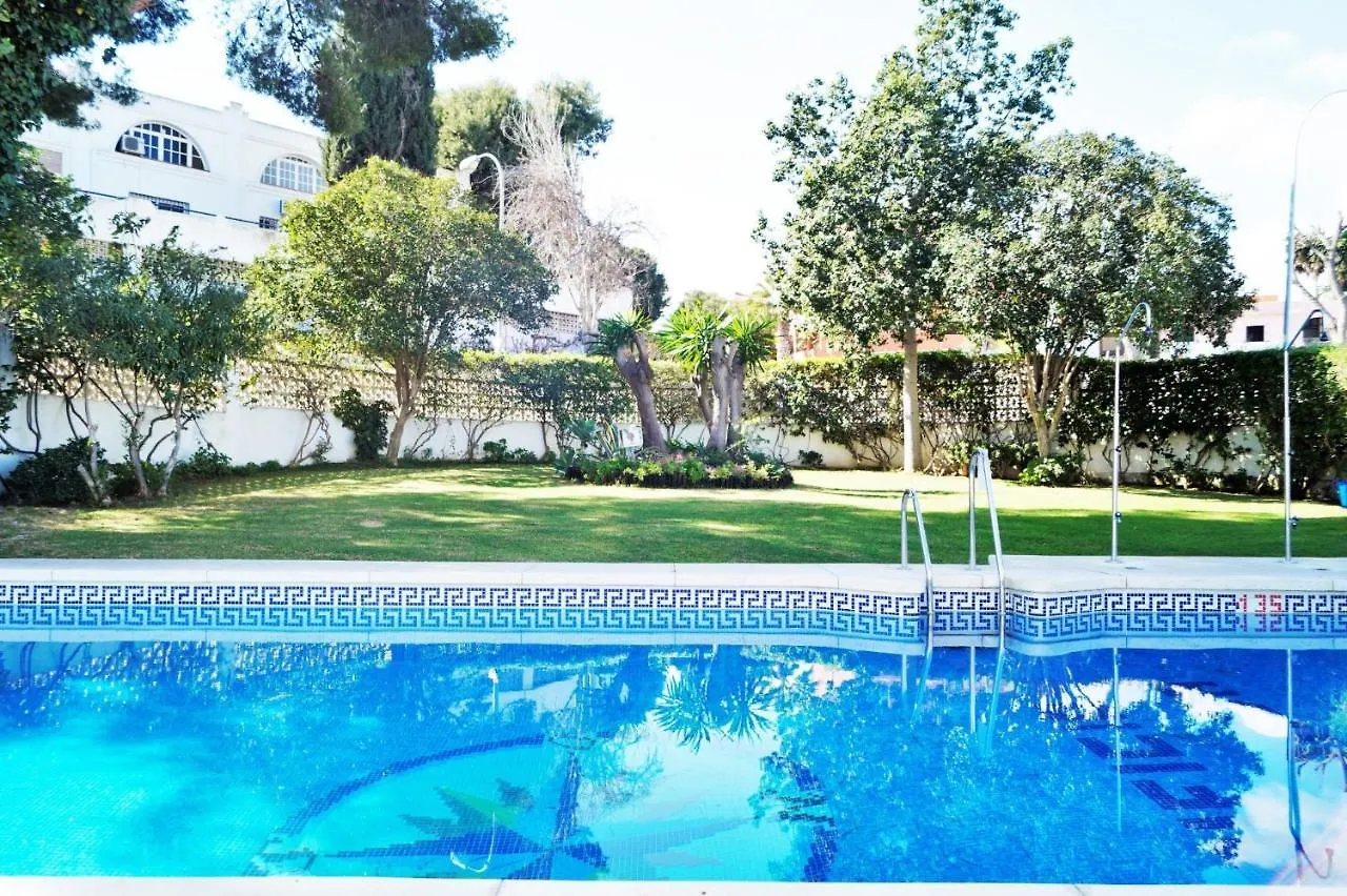 Отель La Dorada. Estudio 6 Min Playa. Wifi. Piscina. Торремолинос